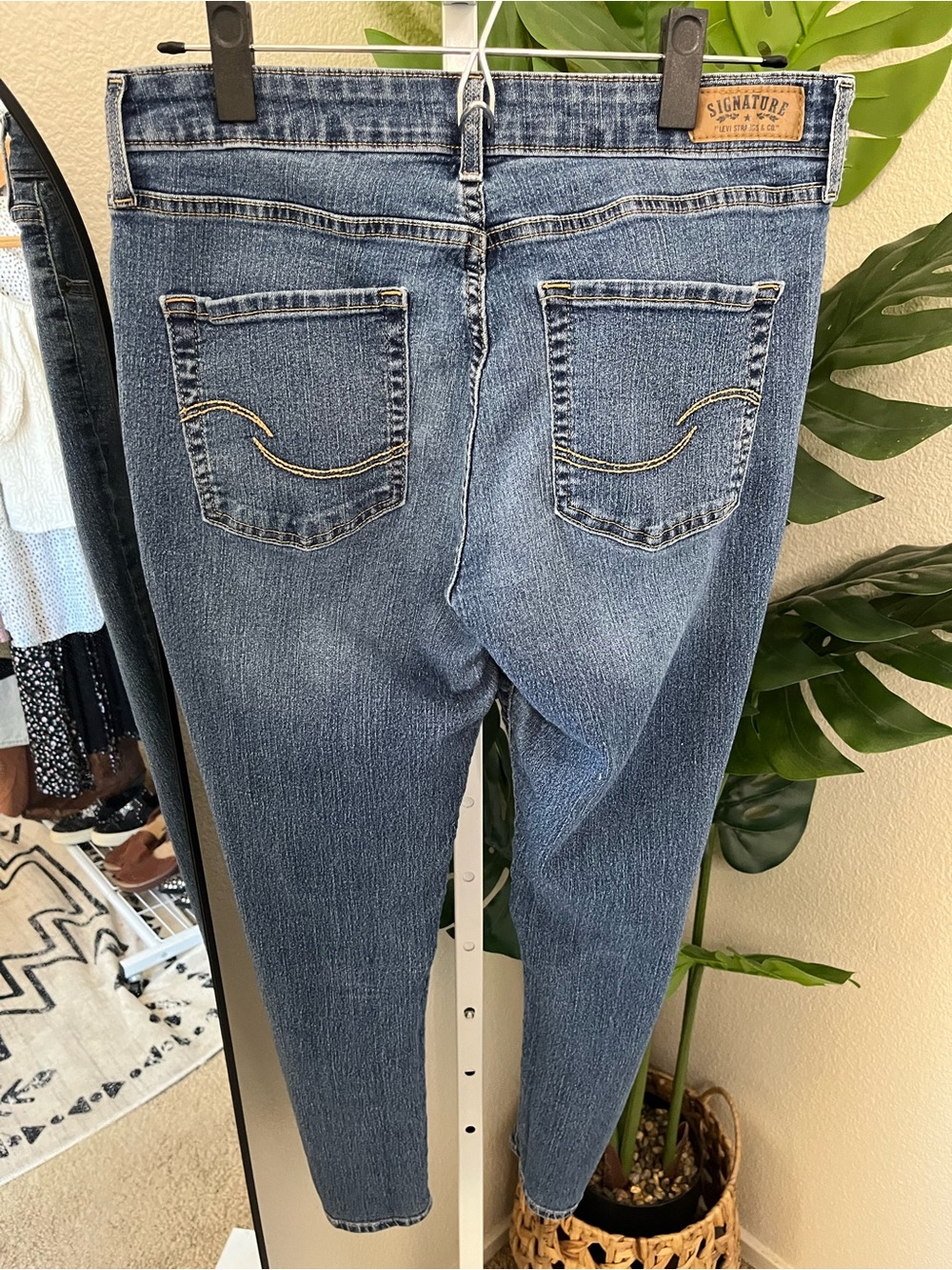 👖Signature by Levi Strauss Blue Wash Modern Skinny Jeans size 12 Medium - Picture 6 of 6